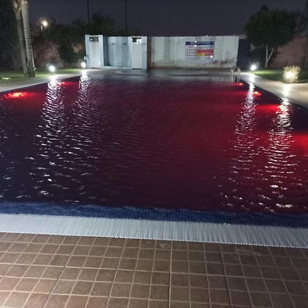 Appartement Haut Standing Vu Piscine Marrakesh Bagian luar foto