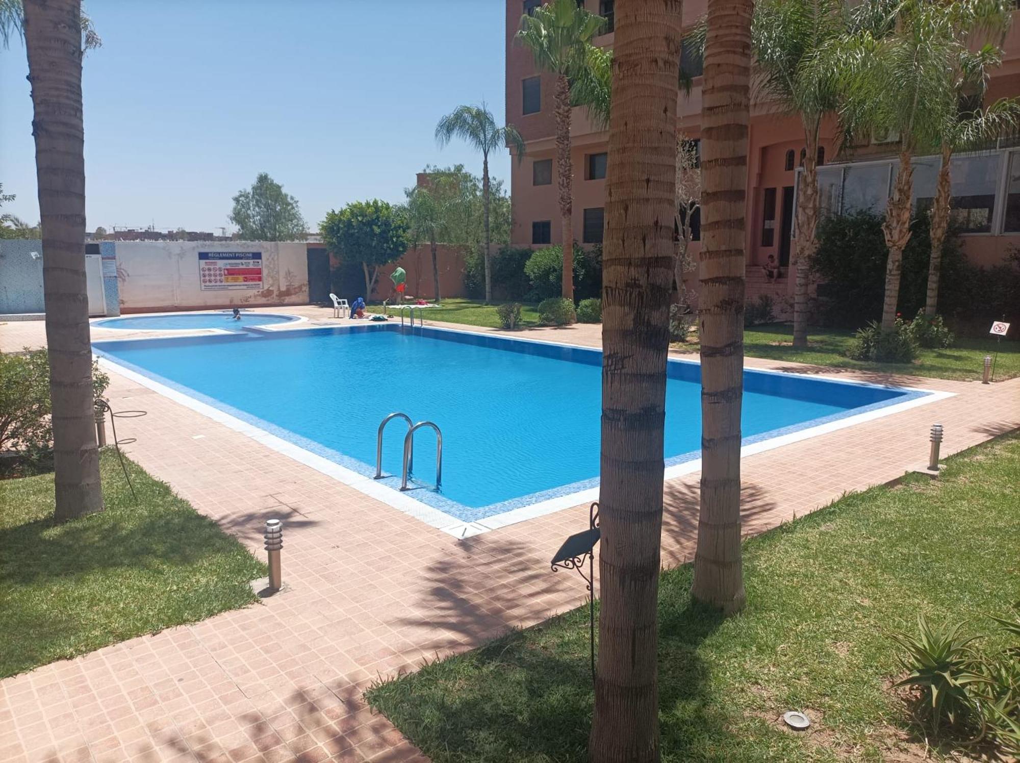 Appartement Haut Standing Vu Piscine Marrakesh Bagian luar foto